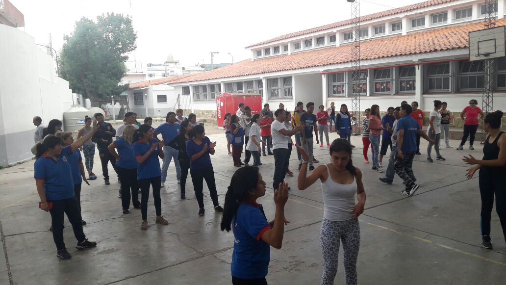 artydance23's tweet photo. Todas las zonas ensayan para la coreografía de fin de año!!!
#GranTrabajoEnEquipo
#PolíticasSocioeducativasEnAcción 
@aniberruezo @UrtubeyJM @fguillesaavedra @patriciapinasco https://t.co/Txfoxpd2Ti