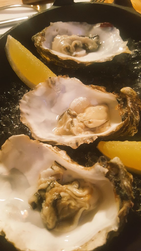 Highheeledlady's tweet photo. celebrating and loving the Parisian vibe @bullandram #belfast #goodtimes! Japanese style cooked oysters to die for 😍😍😍 https://t.co/EwwmENn2DW