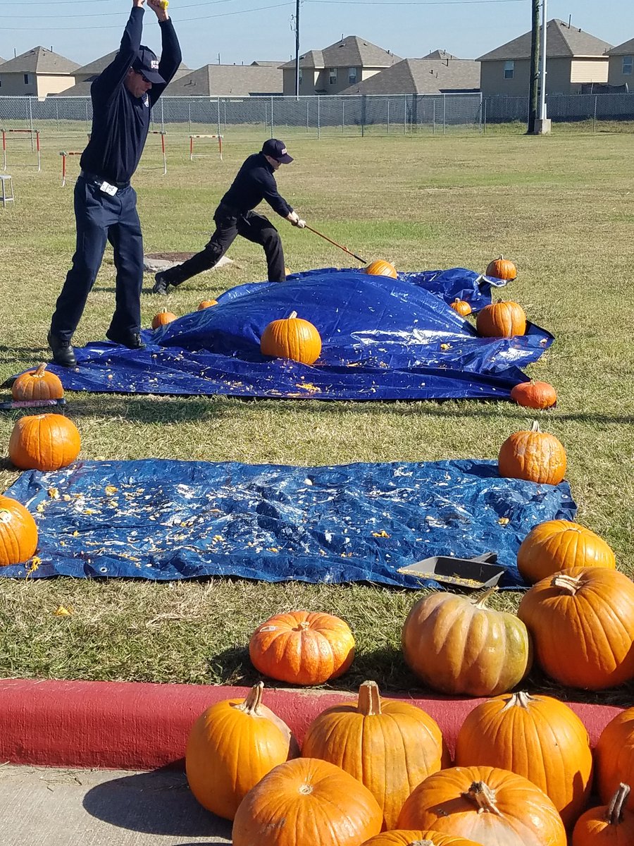 CLHSKeyClub's tweet photo. Pumpkin Smash fun! https://t.co/5xGlgAZbLt