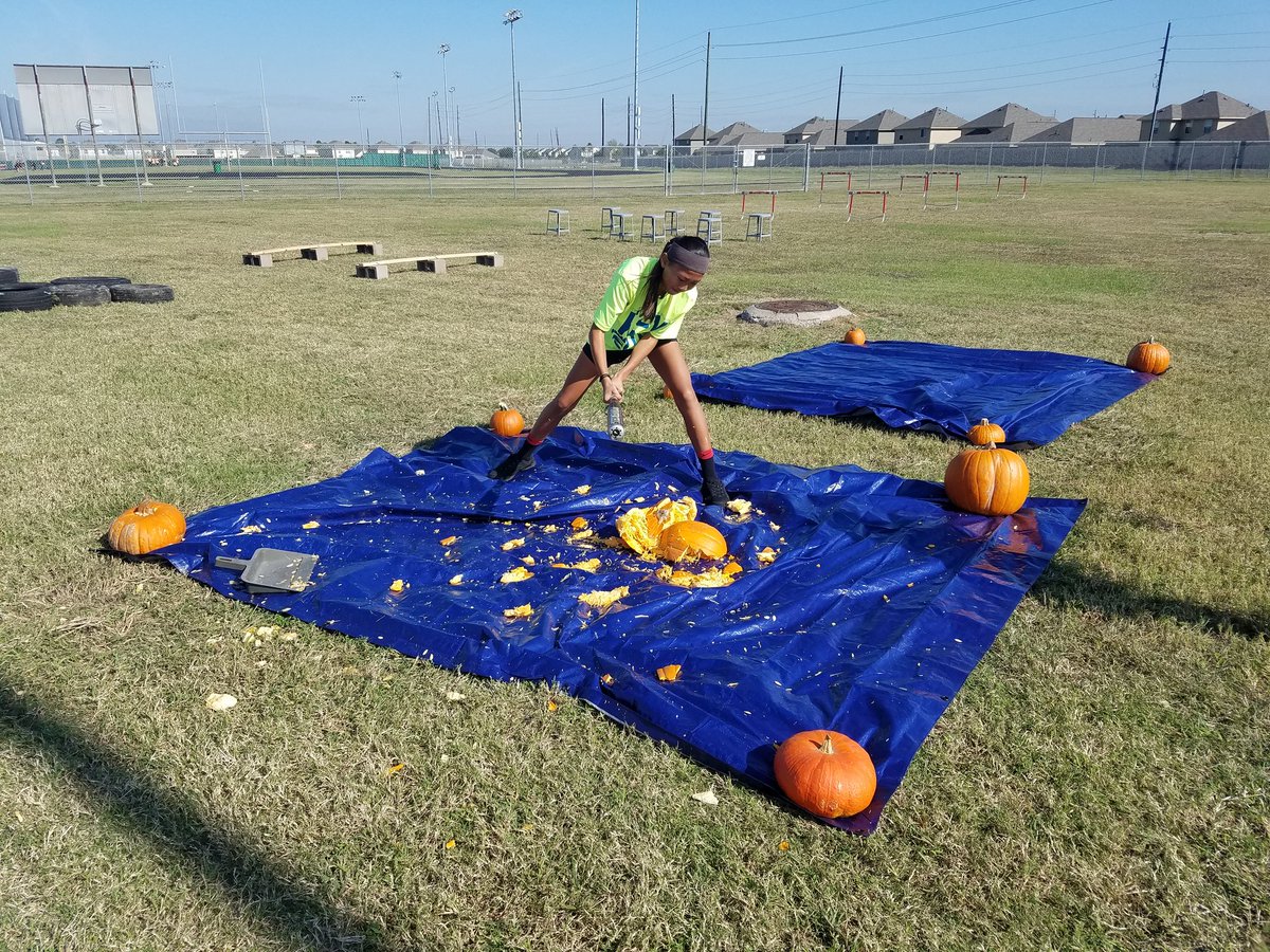 CLHSKeyClub's tweet photo. Pumpkin Smash fun! https://t.co/07kBteQXWH