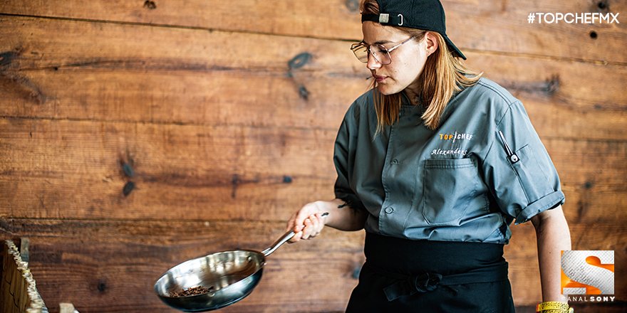 FestGastroVer's tweet photo. ¿Ya estás listo para conocer a los profesionales de la #cocina? ¡Aprende de: @suassilla! #Chef 📸: @TopChefA3 @Canal_SonyMx #TopChefMx https://t.co/lZ16LMJ0dG