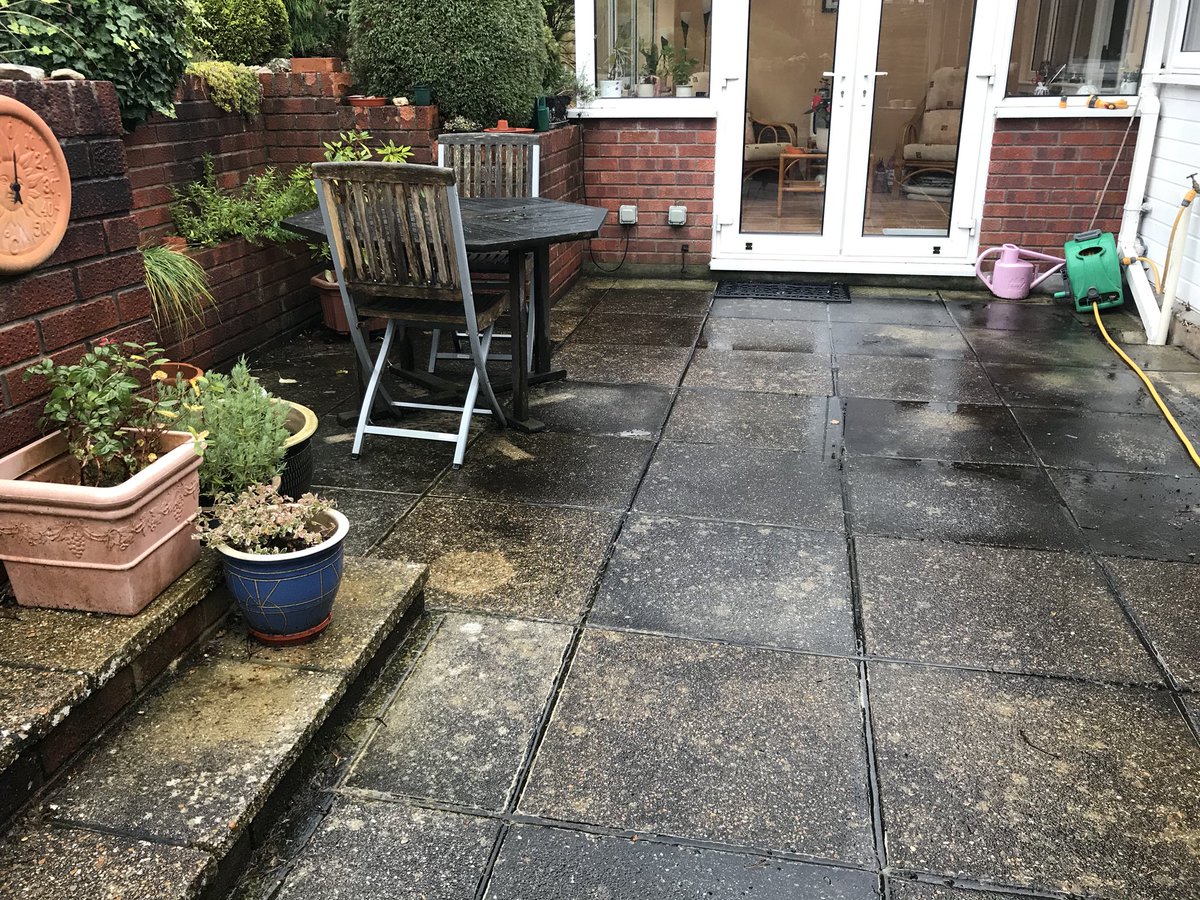 HedgeProDorset's tweet image. Great before and after photo’s! Can you spot any other differences? #patioclean #pressurewash #christchurch #dorset #flowerpot