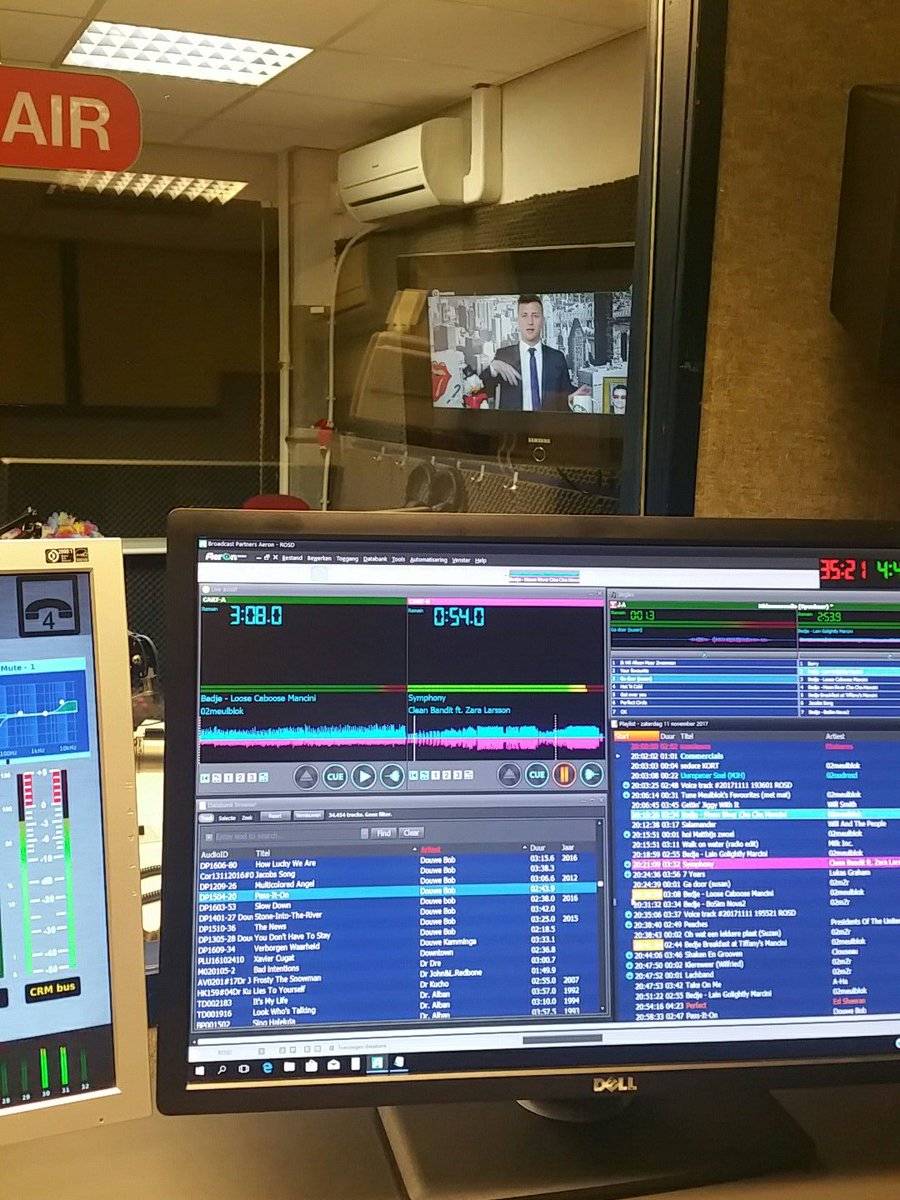 MMeulblok's tweet photo. Oke. Ik kan multitasken hoor! #widm #RadioSD https://t.co/b6mQr9ParE