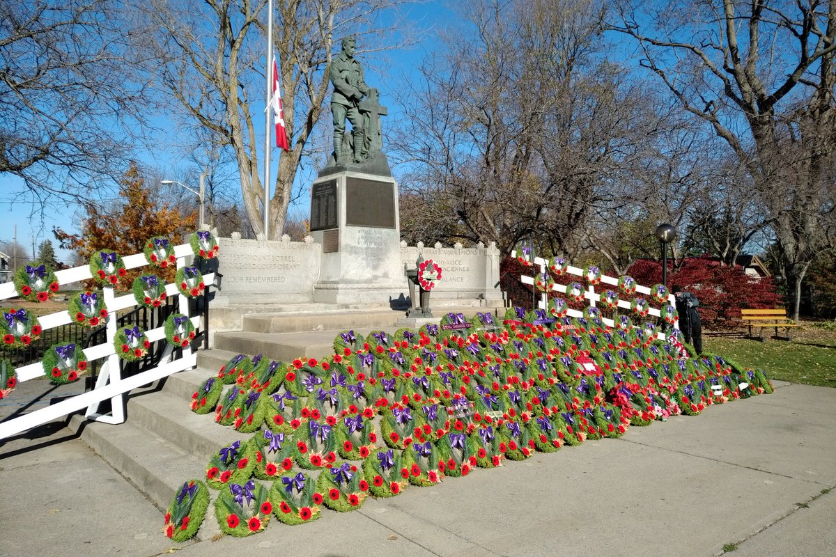 Another look at all the wreaths laid at the cenotaph https://t.co/MNWd4FCq9w