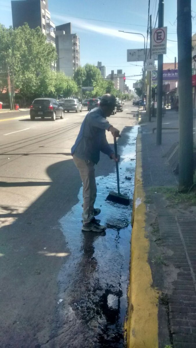 gastonlassalle's tweet photo. #LomasDeZamora Tareas de Barrido y Limpieza en #LomasEste #LomasEnMovimiento #SecretaríaDescentralizada @MunicipioLdeZ https://t.co/Lqvv5es6uo