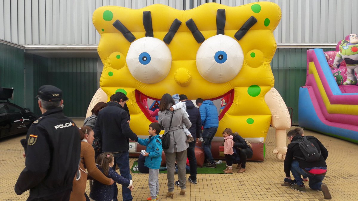 espectaculospmi's tweet photo. hoy sábado por la mañana fiesta en comisaría de la Policía Nacional de LOGROÑO..celebrando la fiesta de los Ángeles custodios...retrasada por los problemas en Cataluña.... https://t.co/DSw5RejwUw