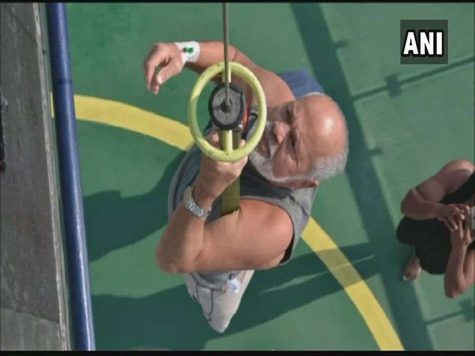 ANI's tweet photo. Medevac operation was conducted by Coast Guard to shift a 75-year-old German passenger experiencing a cardiac arrest on board a Mumbai-Colombo passenger ship. Passenger was shifted to a hospital in Goa. https://t.co/omacCPRutJ