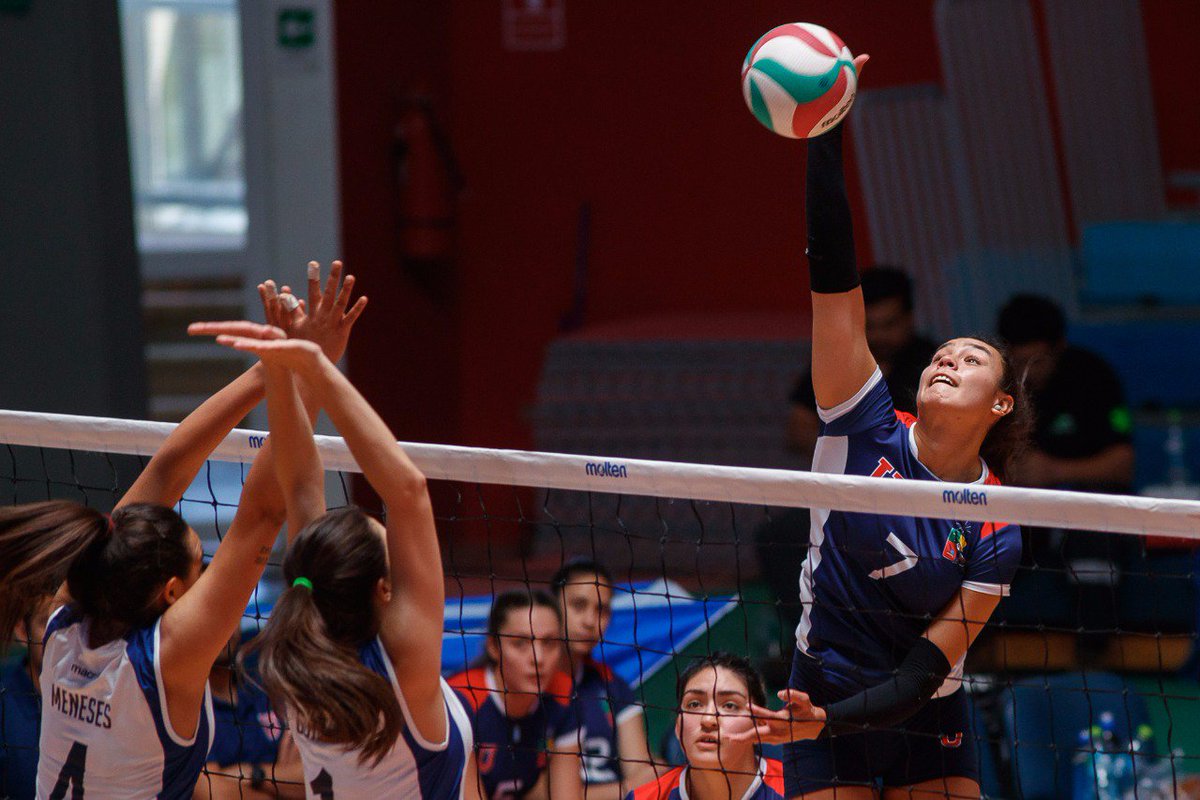 INDChileOficial's tweet photo. #FinalesLDES TENEMOS NUEVAS CAMPEONAS NACIONALES!! La Universidad de Chile terminó con el dominio de cuatro años de la Universidad Andrés Bello, ganando el cuarto set por 25 a 22 y con ello se lleva el partido por 3 sets a 1 y el título nacional LDES https://t.co/Jh7arBCTc9