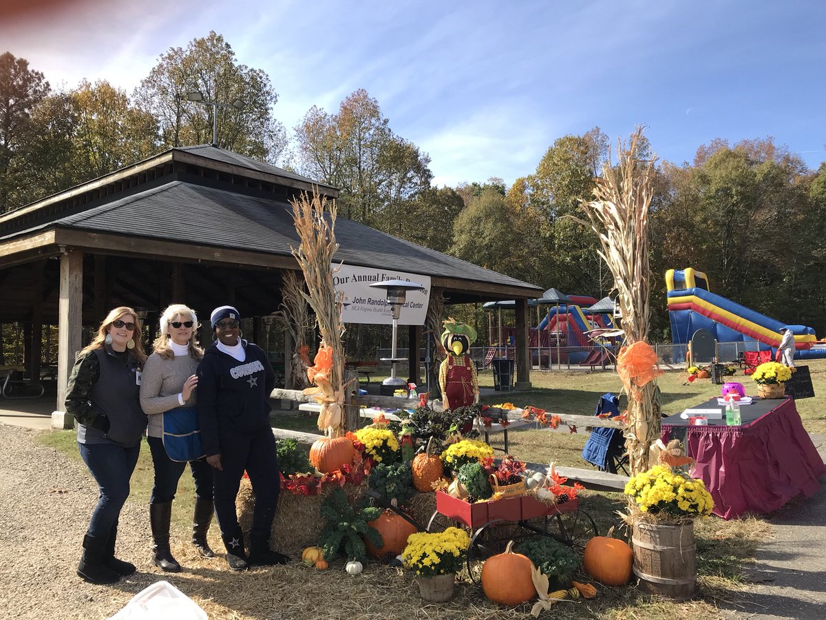 jenhonaker's tweet photo. Getting ready for our John Randolph picnic!!  #JRMCproud @johnrandolphmed https://t.co/r1ohKbEVCX