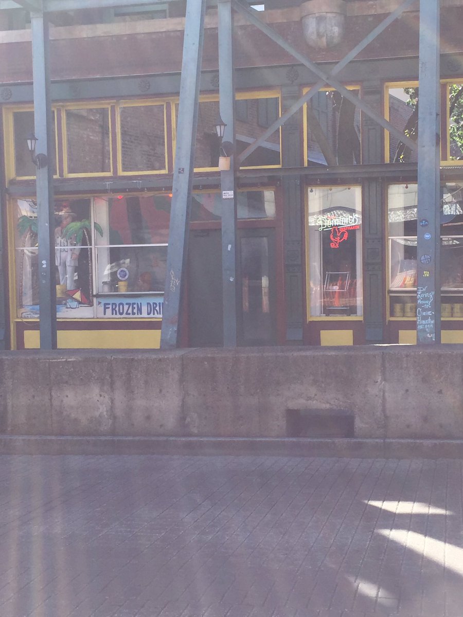 TheBrazenOne's tweet photo. @SammieEKing you remember walking into these in Memphis lol https://t.co/JJY8Bfzgmk