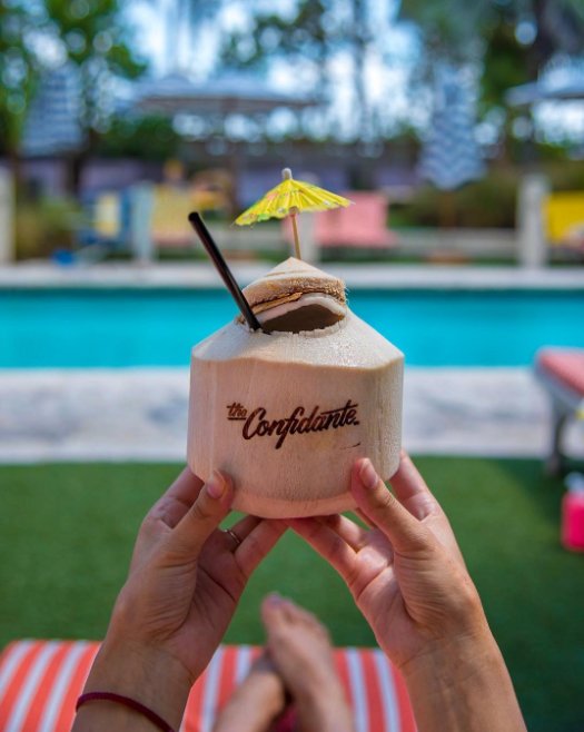 AndazMiami's tweet photo. Today’s #BackyardSaturday forecast: sunny with a chance of Confidante coconuts. #MyConfidante #PoolParty #WeekendVibe | @thewaytotravel https://t.co/YMLhEvTQNF
