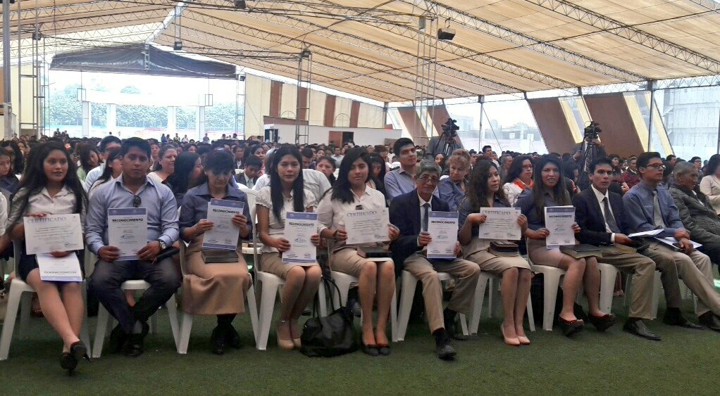 UPeUOficial's tweet photo. ¡Felicitaciones a los 91 jóvenes graduados del #ServicioVoluntario Adventista #UPeU ! https://t.co/hAiXtjFyJ8