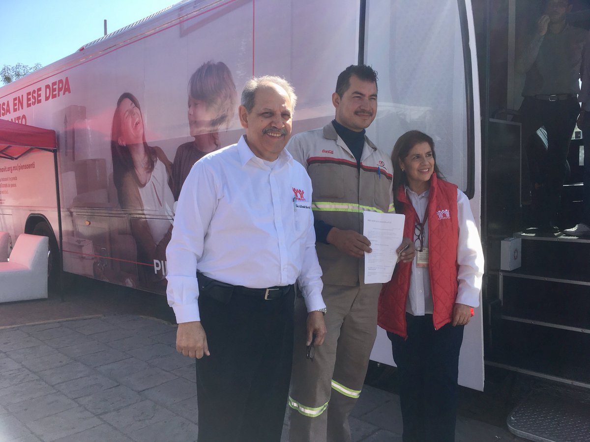 AlfredoNarvaezR's tweet photo. Con Martin Rocha Rodríguez, primer precalificado en la visita del #Infonabus en #SLP https://t.co/3EaNk33Ksj