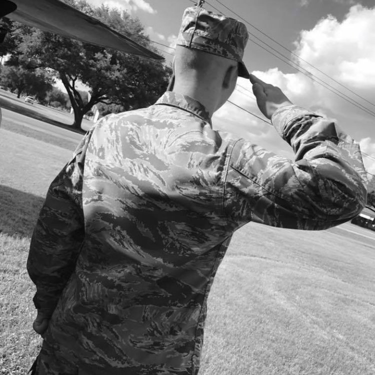 MNeahr's tweet photo. Happy Veterans Day.  Miss you Logan❤️ https://t.co/46rWRoPi57
