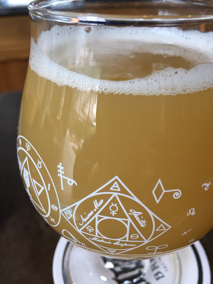 Snobbybeerbitch's tweet photo. Holy hell. This is a smooth drinker. Cheers! #PawPawPaleAle @EtherealBrewing @WestSixth https://t.co/Y917RpOTRq