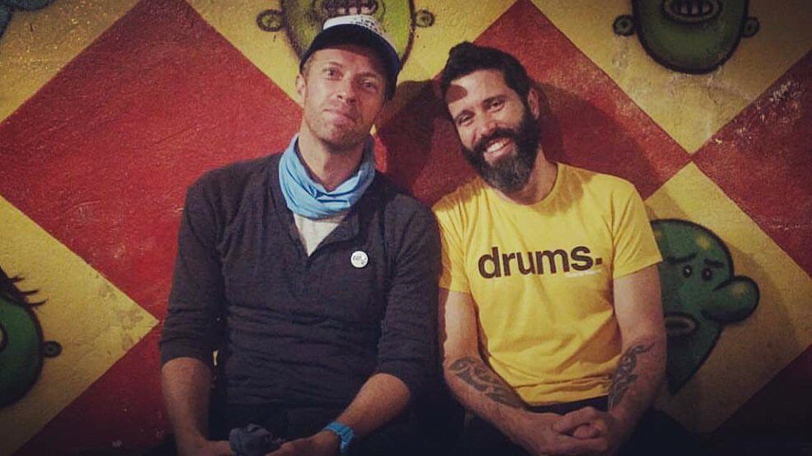 VivaColdplay's tweet photo. Essa semana no estúdio Family Mob, em São Paulo, @coldplay trabalhou por dois dias gravando músicas novas antes de viajarem para o show de hoje em Porto Alegre! 

#familymob #familymobstudio #Coldplay #ColdplaySaoPaulo https://t.co/V3ZMHDmyVA