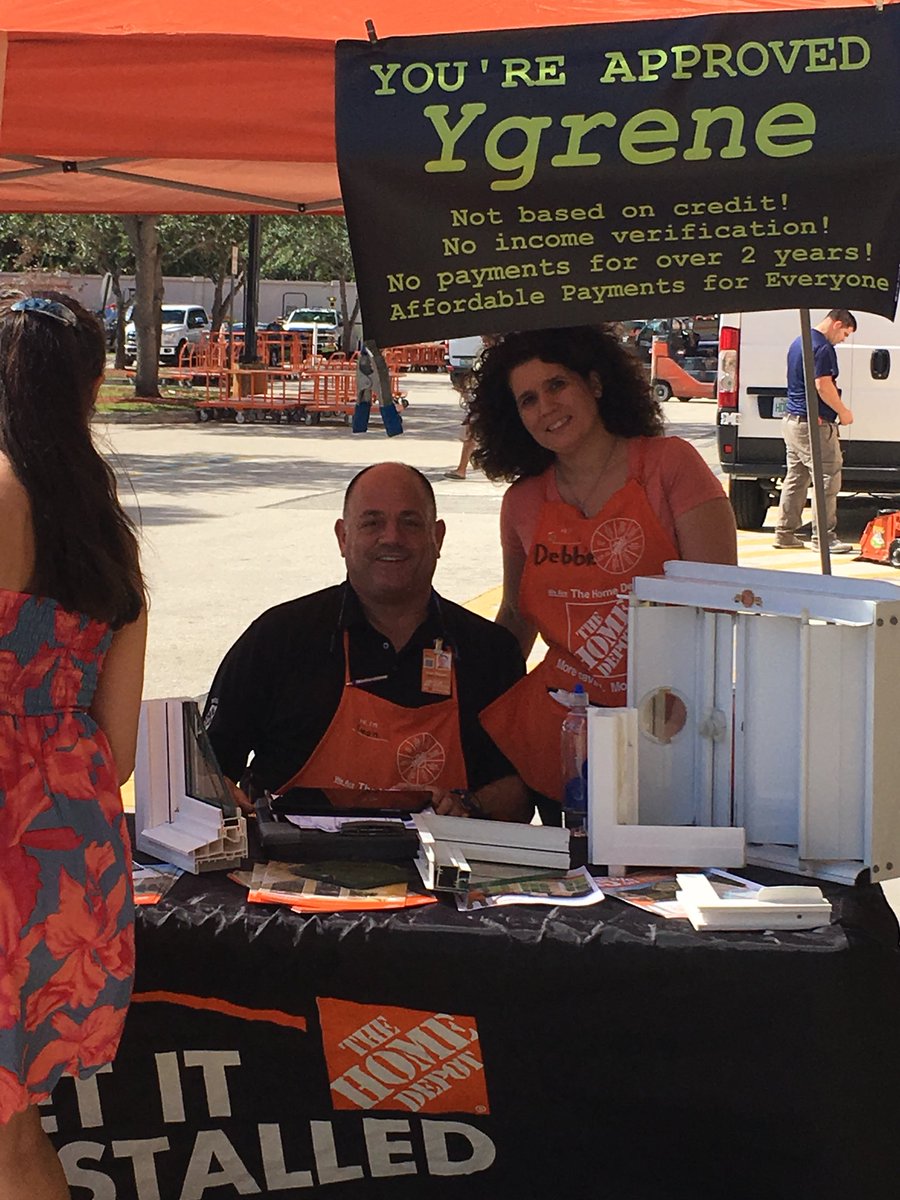 HDE Sales Rep Ivan Raisen and HSPS Debbie Carrero @ Store 249 working as a team generating leads.