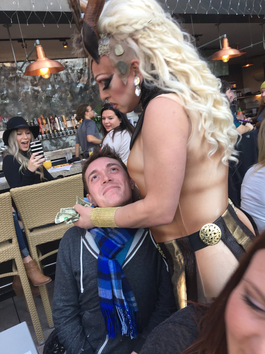 briggsmj4's tweet photo. GoT! #GOTBRUNCH @flipphoneevents @UNIONmpls https://t.co/qnU7MXid3c