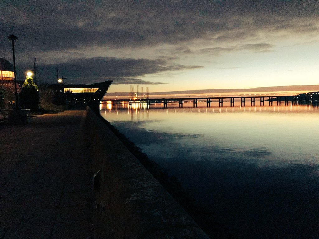 We certainly have a view that's worth getting out of bed early for! Breakfast served from 7-11am tomorrow!! 🥐🍳🥓🌚🌅 <a href="/PiDundee/">Dundee Premier Inn</a>