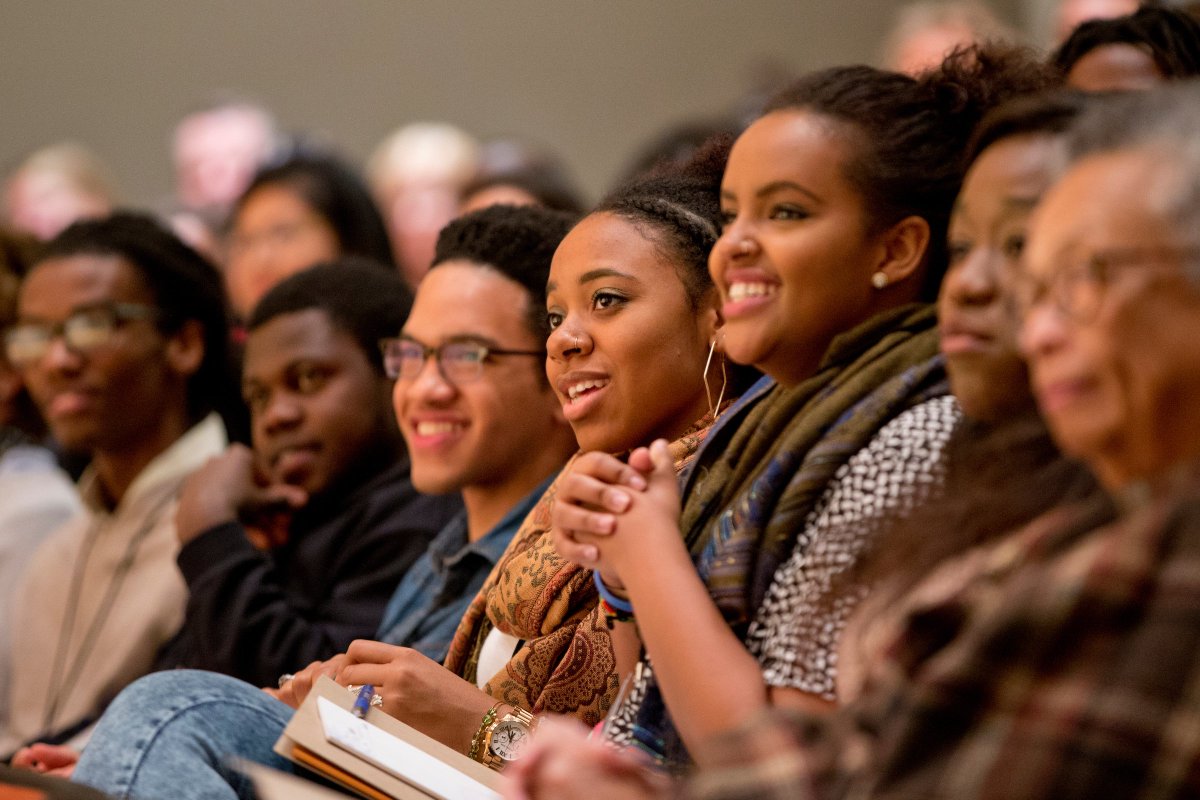 BatesAdmission's tweet photo. .@BatesCollege welcomes 80 Prologue students from around the US to campus this weekend! #diversityflyin #Batesbound https://t.co/eHX25ZvlNO https://t.co/0NOKKMFfgJ