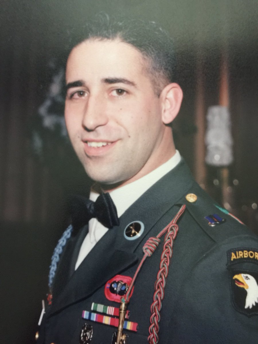 JMofTU's tweet photo. Throwback to 2000 when I was enlisted. Thanks to all veterans! #veteransday #omgimold https://t.co/aASVLEvA9d