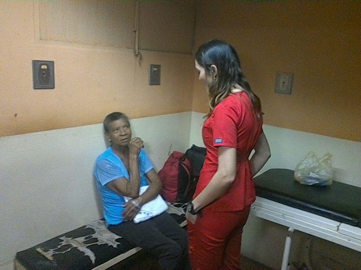 Gob_Guarico's tweet photo. #Hoy || Primera combatiente @faby_decordova1 recorrió y observó las instalaciones del Hospital Dr. José Francisco Torrealba con el fin de buscar soluciones a las dificultades, y lograr una mejor atención al pueblo guariqueño. https://t.co/cMDnKxjDg8