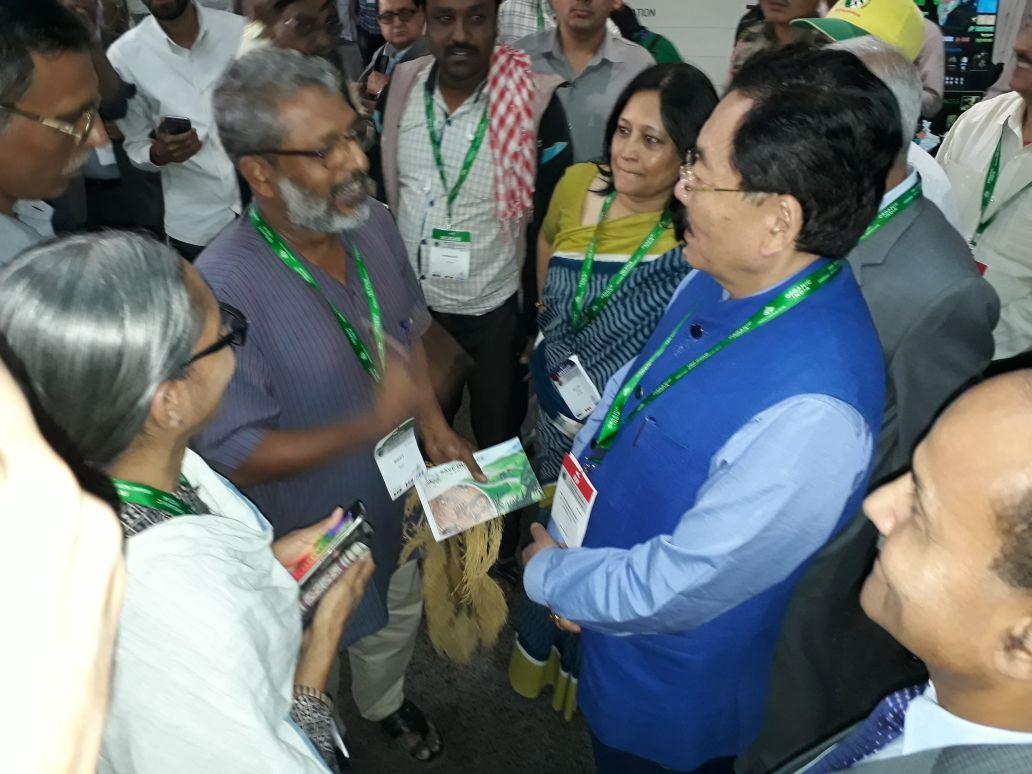 Sridhar67's tweet photo. Appreciating the #SikkimOrganic state, is best done when it is directly made to the man who led it, CM Pawan Kumar Chamling at #OWC2017 https://t.co/yPAl8C7wQq