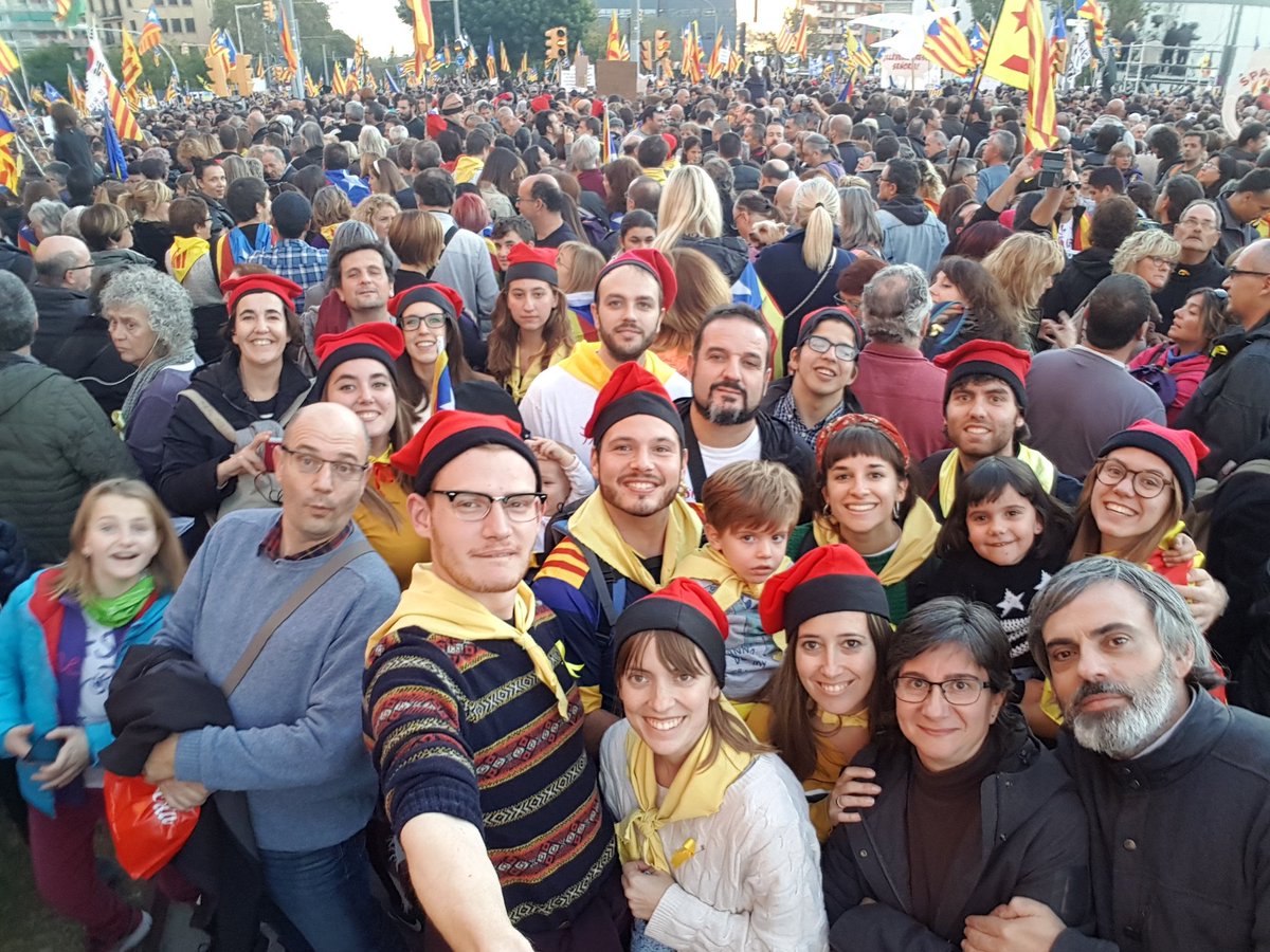 esbartderubi's tweet image. A l' @esbartderubi @ballemxslliures #ballemxslliures #Llibertatpresospolitics #llibertat #rubicity