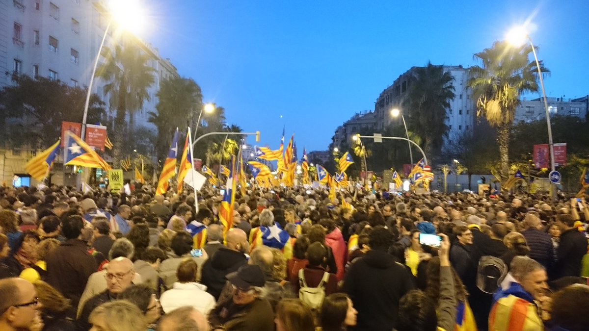 cunyat3's tweet photo. #Llibertatpresospolitics #LliberatPresosPolitics #LlibertatPresosPolitícs https://t.co/8XyrYHnJDc