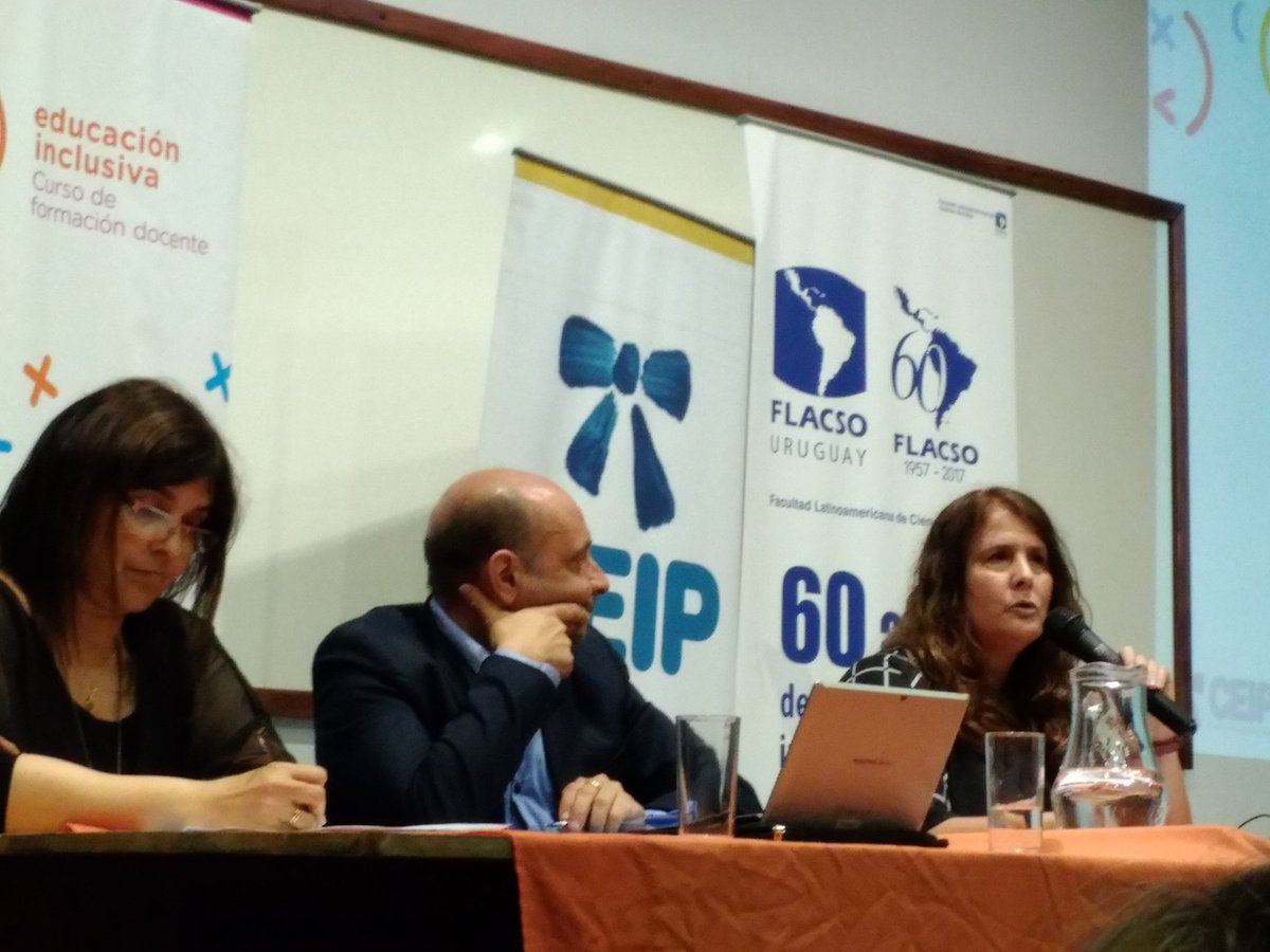 ureps's tweet photo. "La escuela es un espacio de reparación simbólica" Kaplan exponiendo sobre discriminación. @ANEP_Uruguay @UTU_Uruguay @UNICEFuruguay @ddhhcodicenanep @FLACSOARGENTINA https://t.co/LB0CRuVHC4