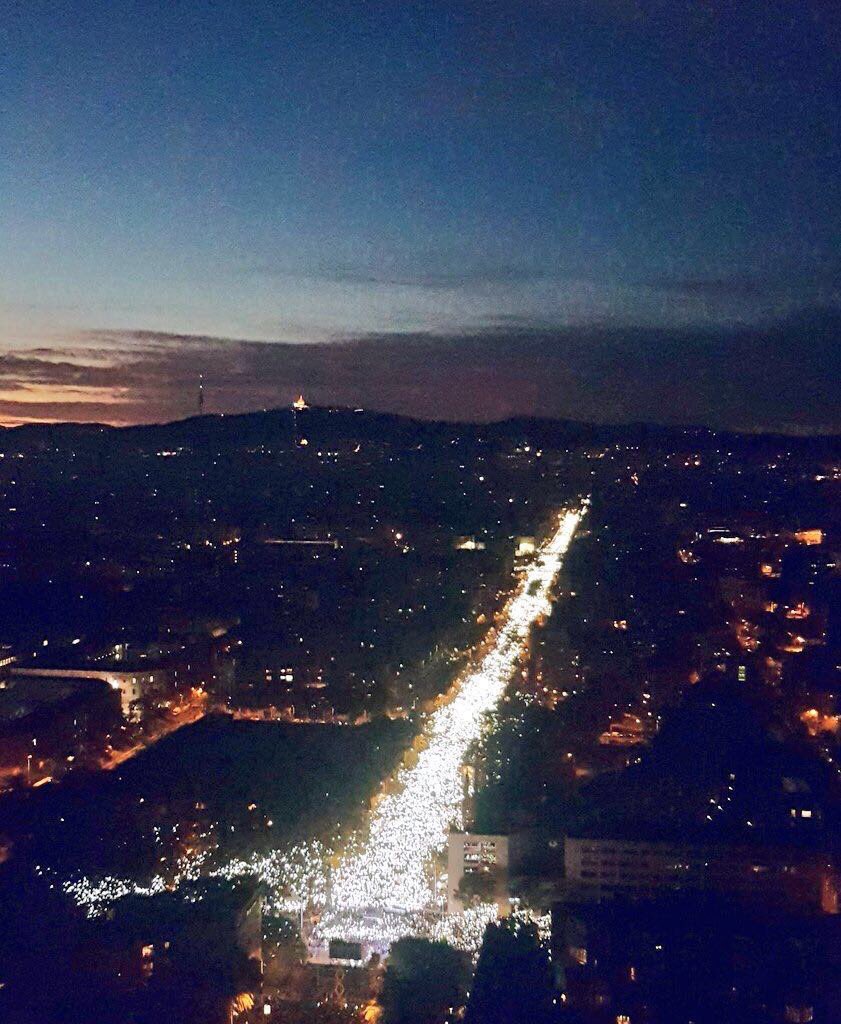 Xavi_Penela's tweet image. Un d’aquests llumetes sóc jo i una altre segurament tu! Junts som la llum que ens farà lliures! 
🔴Si tu ets també una llum d’aquestes fes RT🔴
#HoraDeLaRepública 
#GUANYAREM! 💪🏻💪🏻🙌🏻🎗🎗🎗#LlibertatPresosPolitics