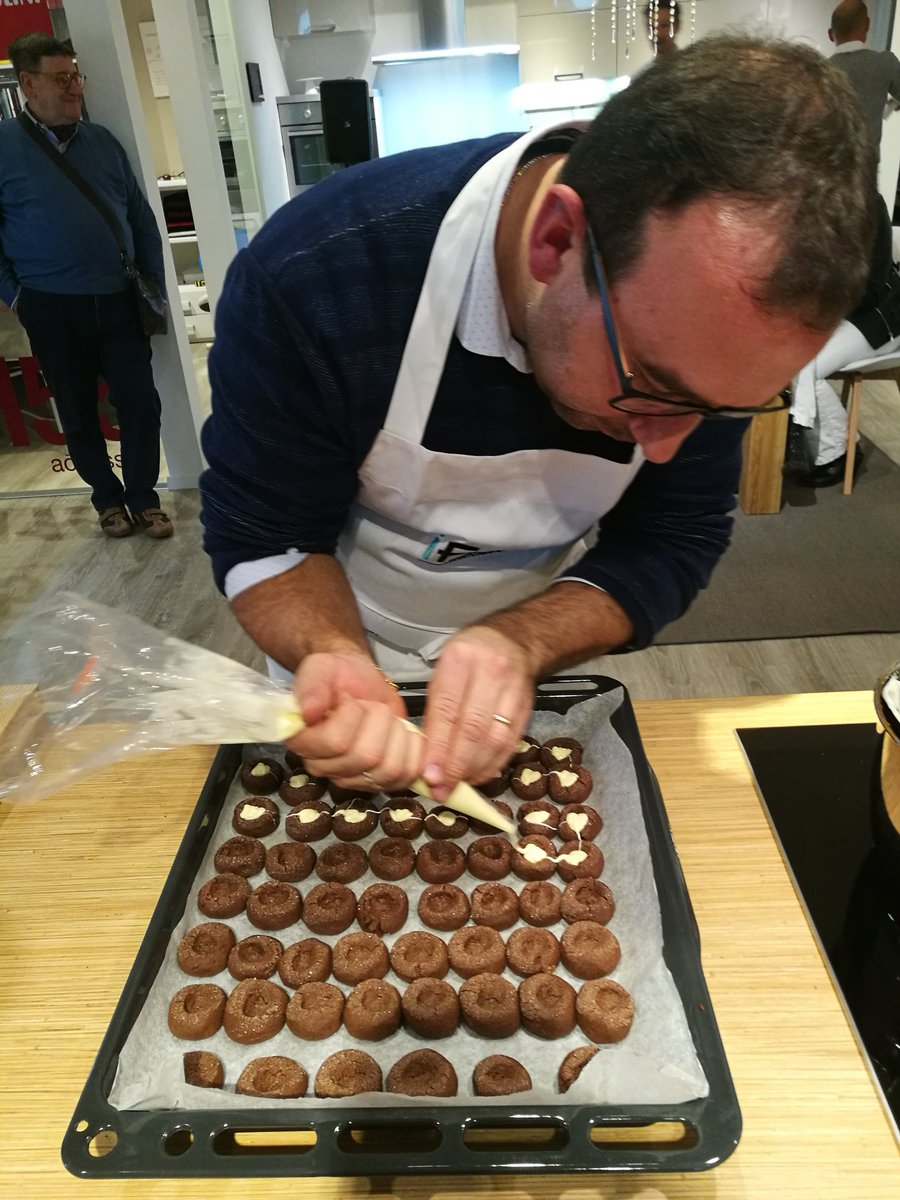 iFoodit's tweet photo. Ileana di Cucina per gioco prepara le sue fossette golose, dei biscottini con un cuore di cioccolato bianco insieme al bravissimo Andrea
#ScavoliniStoreSacile #iFoodinStore #iFood #Scavolini https://t.co/hhJ0Hqgl3m