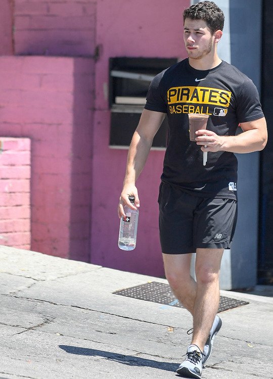 Come talk to me!! I suck at this promo thing lmao.