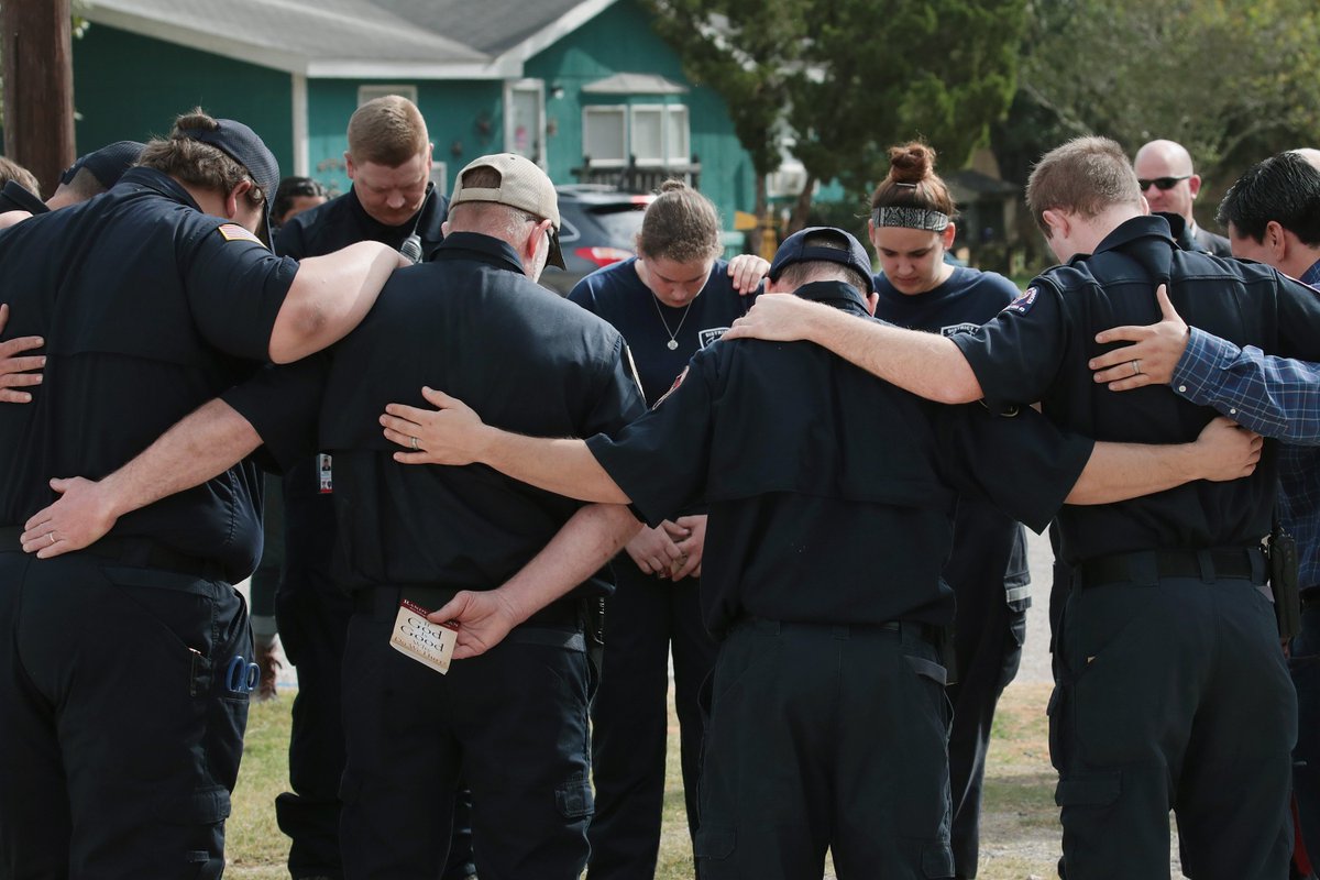 PHOTOS: A solemn Veterans Day ceremony was held in Sutherland Springs, Texas bit.ly/2i3VlwS?utm_so… https://t.co/qJi2Q39dZa