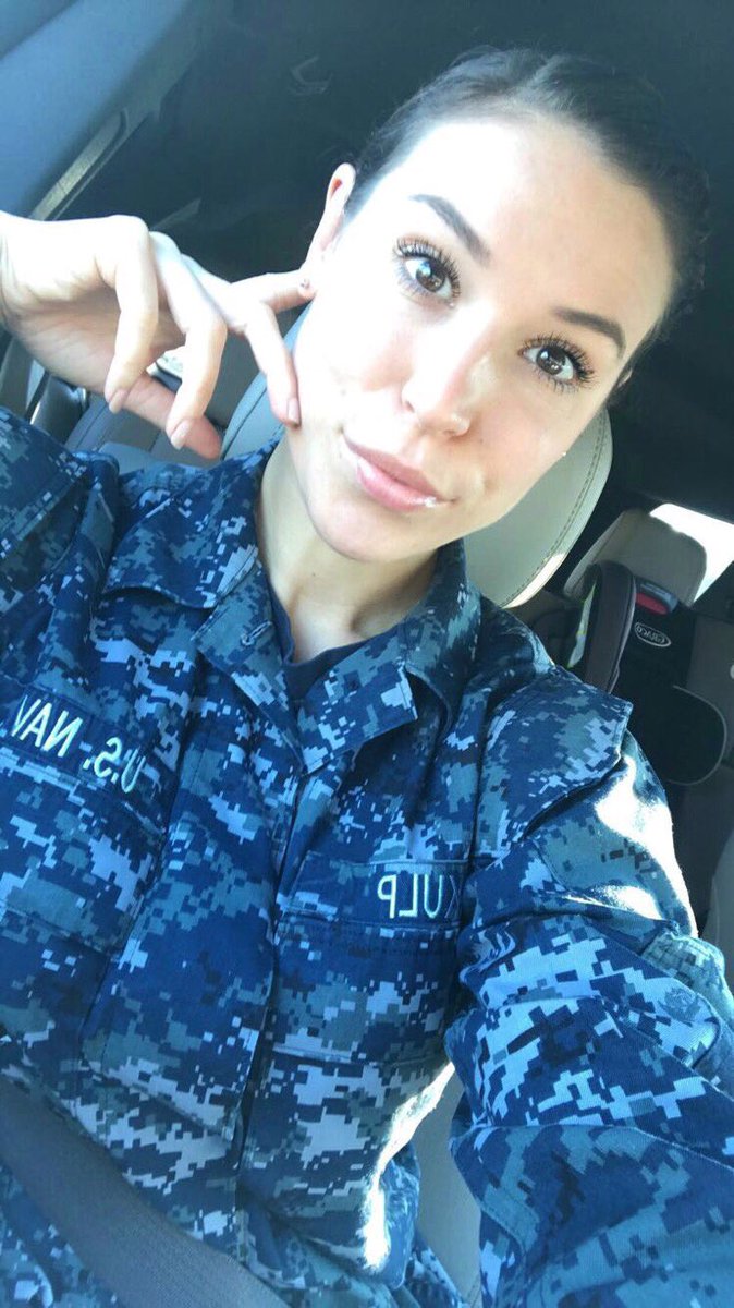 BreiannLyn26's tweet photo. happy veterans day to those of have served before &amp; to those serving with me ❤️🇺🇸💙 https://t.co/9ZgMuiNAmu