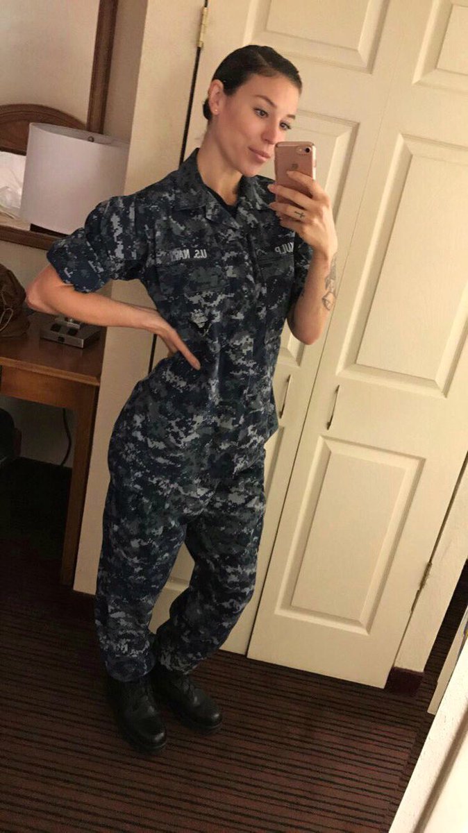 BreiannLyn26's tweet photo. happy veterans day to those of have served before &amp; to those serving with me ❤️🇺🇸💙 https://t.co/9ZgMuiNAmu