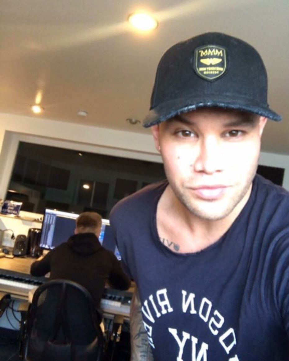 Diese Woche ist Señorita auf Platz #8 in den Deutschen Singlecharts 🇩🇪 9 Woche jetzt in den TOP 10!!! #KayOne #GOLD 📀 <a href="/KayOne/">Kay One</a> <a href="/OfficialPietro/">Pietro Lombardi</a>