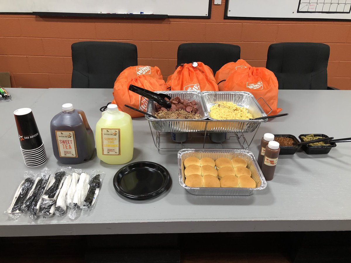RyanGibbonsTHD's tweet photo. Thank you for all you do, Tool Rental Team 929! Keep up the good work! @billryba929 @wilkie_cindy @JennHardyRDO @nyyroro https://t.co/oP68lCI4yl
