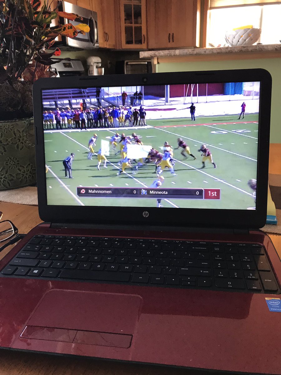 MelanieBauman1's tweet photo. Cheering on my hometown Mahnomen INDIANS from Willmar! #MNPrepSpotlight https://t.co/YrJcZxv8fI