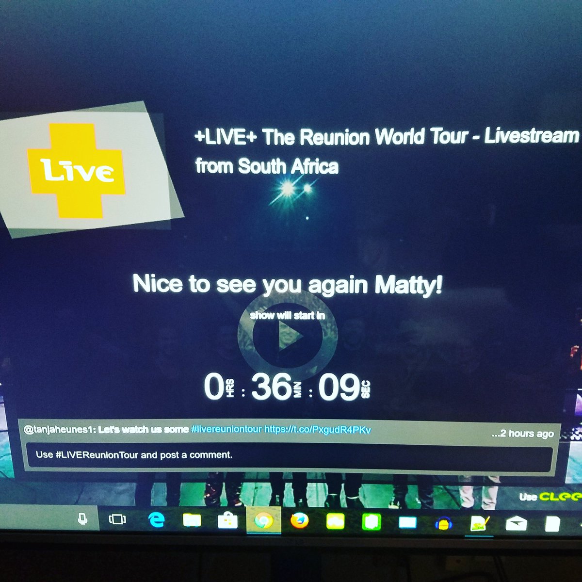mattyjayguitar's tweet photo. Technology is so neat-o! #LIVEReunionTour #streamig #convert #LIVE https://t.co/75bcXeDhGY