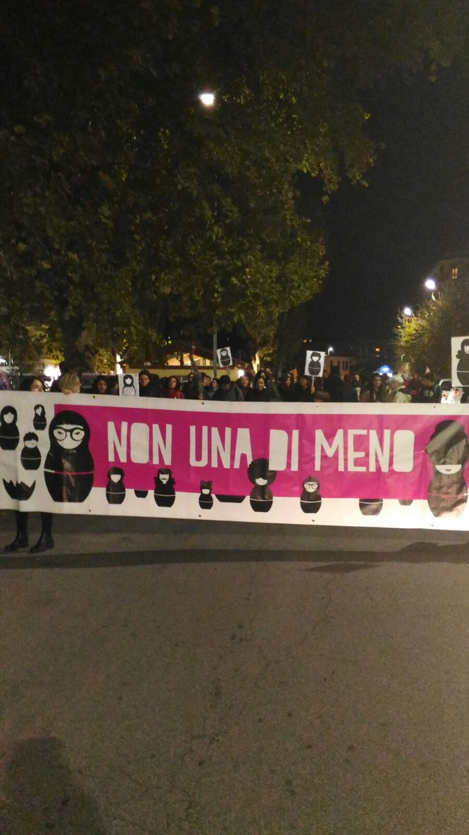 DinamoPress's tweet photo. Tante e tanti per le vie del Pigneto, luogo di movida a rinominarne le strade. Il femminismo si riprende la notte #verso25 N #wetoogether https://t.co/roLQPV6fAS