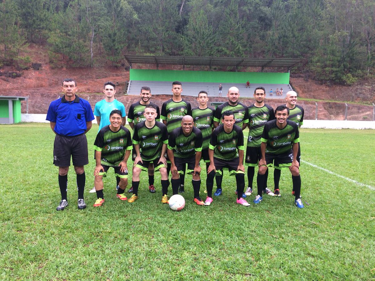 helionishimoto's tweet photo. Participei hoje pela manhã de um jogo de futebol em Jambeiro, com os vereadores Henrique e Ronildo, o secretário de Esportes, Sandro, e moradores. Obrigado pela recepção e jogo! 😊⚽
#Jambeiro #Futebol #Esportes https://t.co/PSnJCazGGy