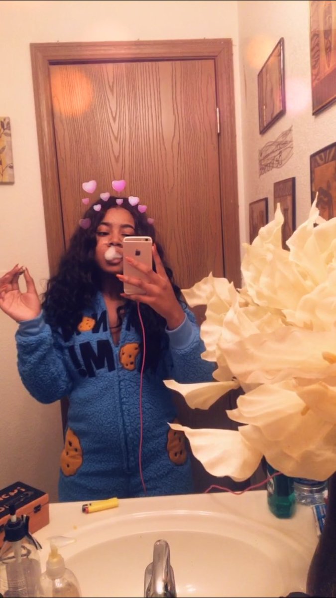 seraimarie's tweet photo. 😂☁️ https://t.co/F7RESurnVw