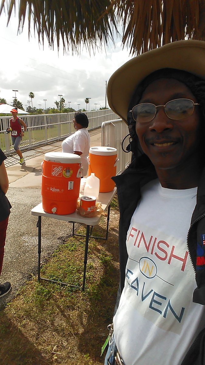 Write_frank's tweet photo. Tribute to #veterans this #VeteransDay with the @AmericanLegion in Orlando, Goldenrod Rd., marathon, 1/2 marathon, 5K along the #cadywaytrail @OrangeCoParksFL . We are indebted to our #ArmedForces to protect us, are we not? https://t.co/gzow60CJOQ