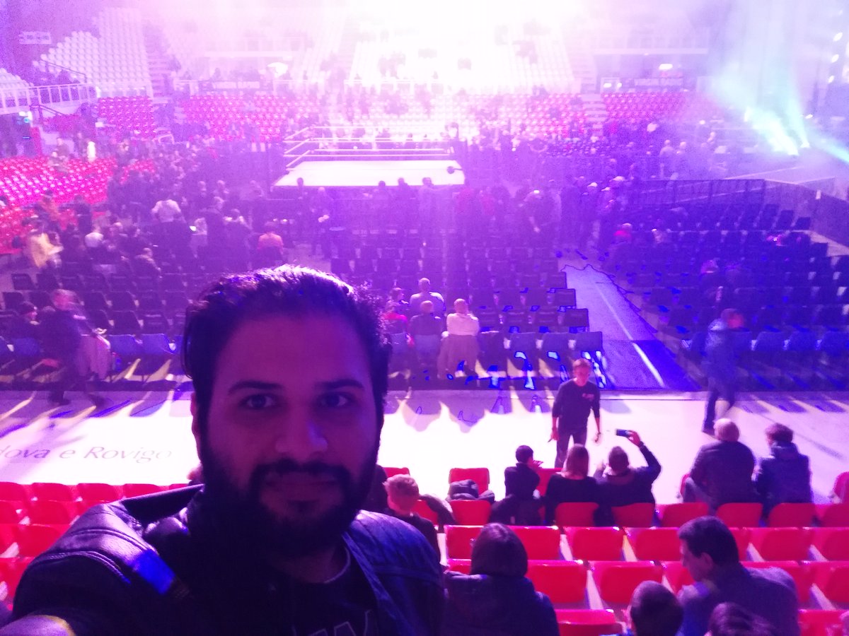 HasH95HH's tweet photo. Ready for this night at #wwepadova https://t.co/C73ee6dbWo