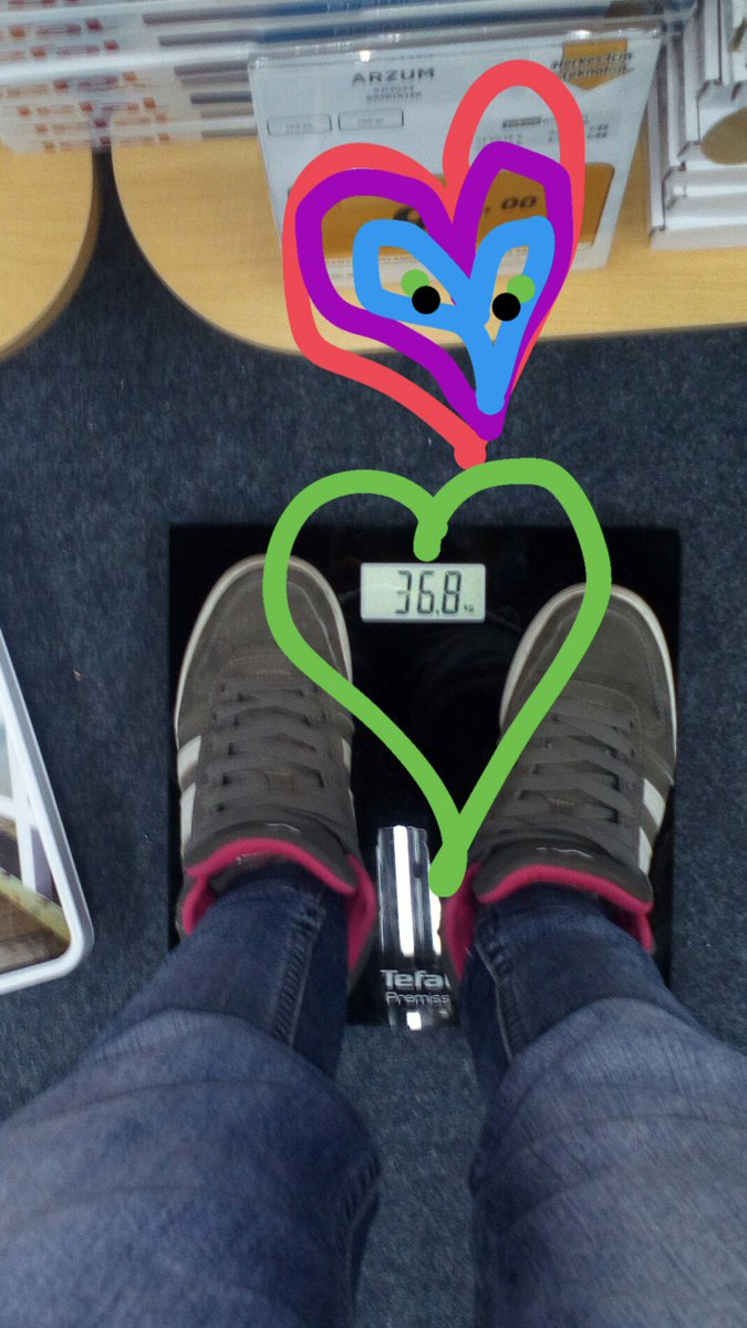 CenliBenliDal's tweet photo. #ayak #numarasi #gibi #kiz #yapmislar 😂😂😎😎 (@ Teknosa Exxtra in Osmangazi) https://t.co/aZJnddDZ9Q https://t.co/SazHllphCd