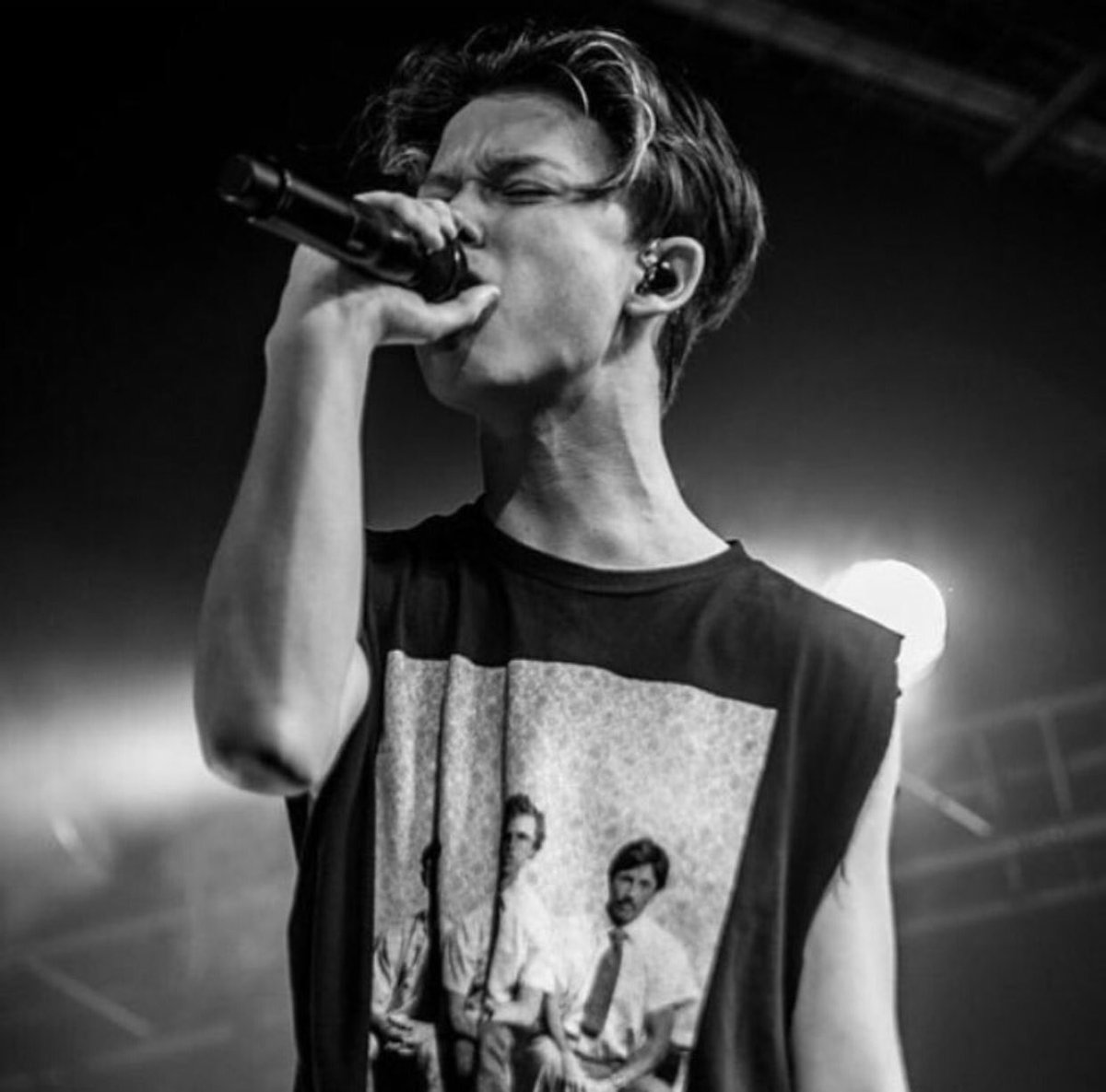 jacobsartorius's tweet photo. feeling like a rockstar 🎸 https://t.co/6HrZZxsFTU