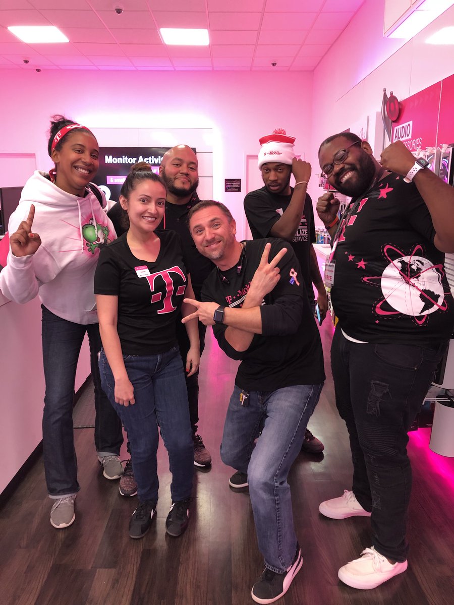 lovemeyoshi's tweet photo. Awesome team over at 325 Garrisonville Rd! Stop by! They got you! #OneTMobile https://t.co/xrfKkfodBy