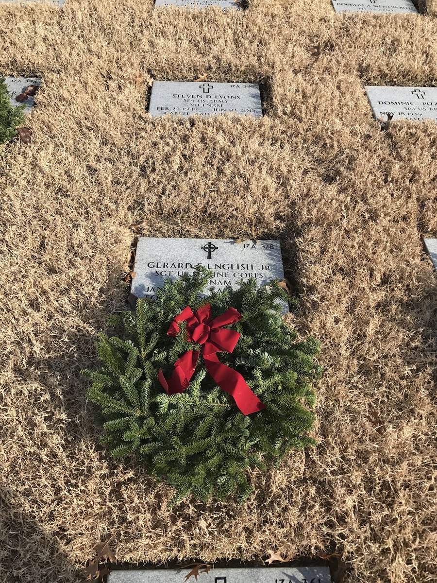 MsEnglish_EME's tweet photo. My students are completing a service project by laying a wreath on a grave of a soldier at the DFW National Cemetery.  Honoring my dad is important to me, so this holds a special place in my heart.  Please consider purchasing a wreath this holiday season. 
https://t.co/aqYtS3gXss https://t.co/hM56UTK7P6