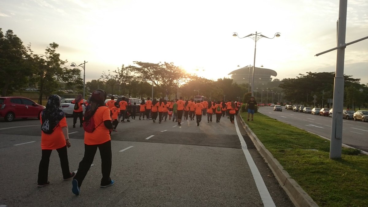 SafeRoadMY's tweet photo. The race is on!
#RosRunMY https://t.co/A9PjE8QKdd